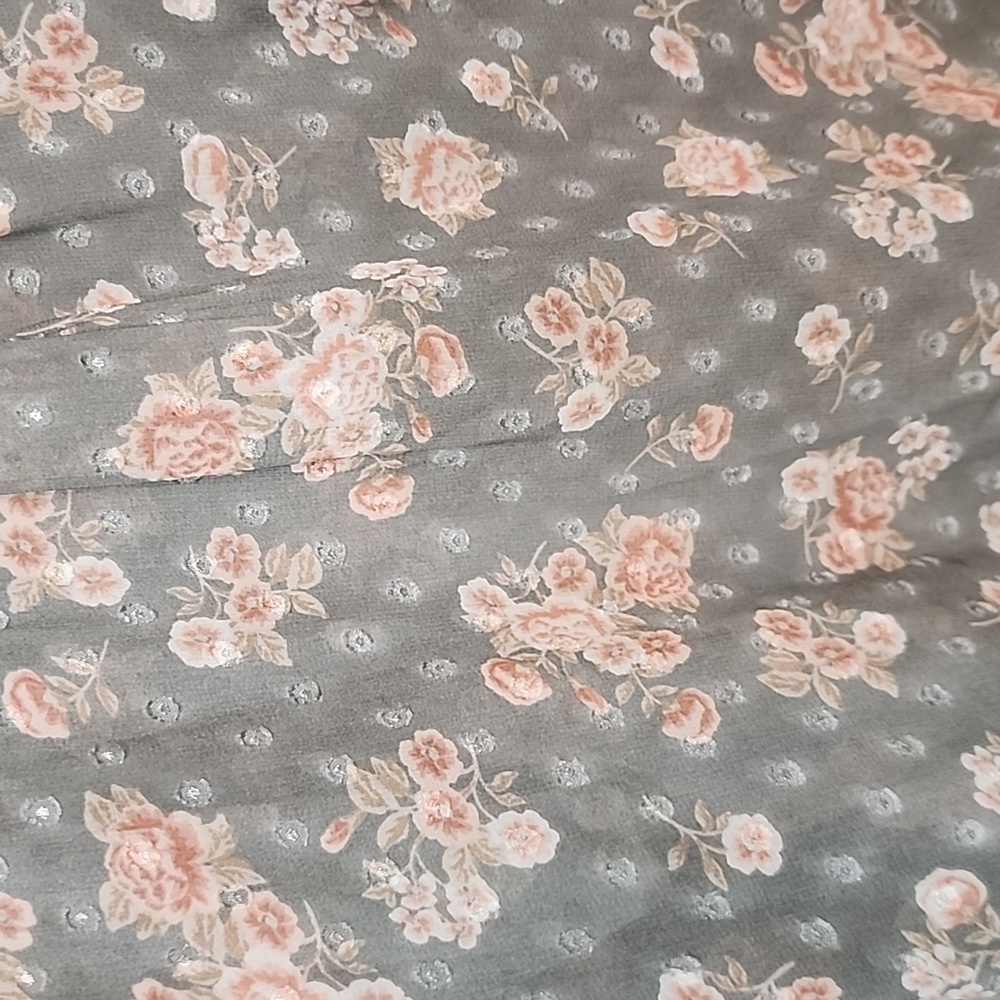 New Condition Sheer Blouse...Spring Ready! - Picture 2 of 5